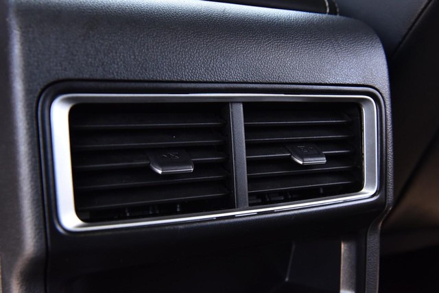 Volkswagen Atlas Cross Sport Vehicle Image 23