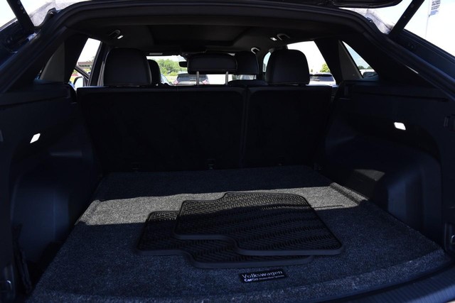 Volkswagen Atlas Cross Sport Vehicle Image 25