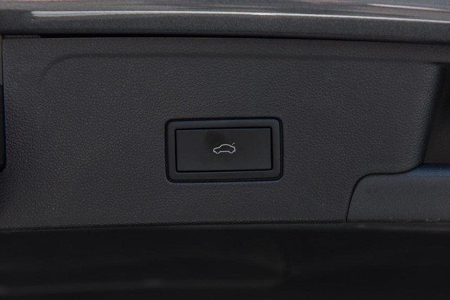 Volkswagen Atlas Cross Sport Vehicle Image 26