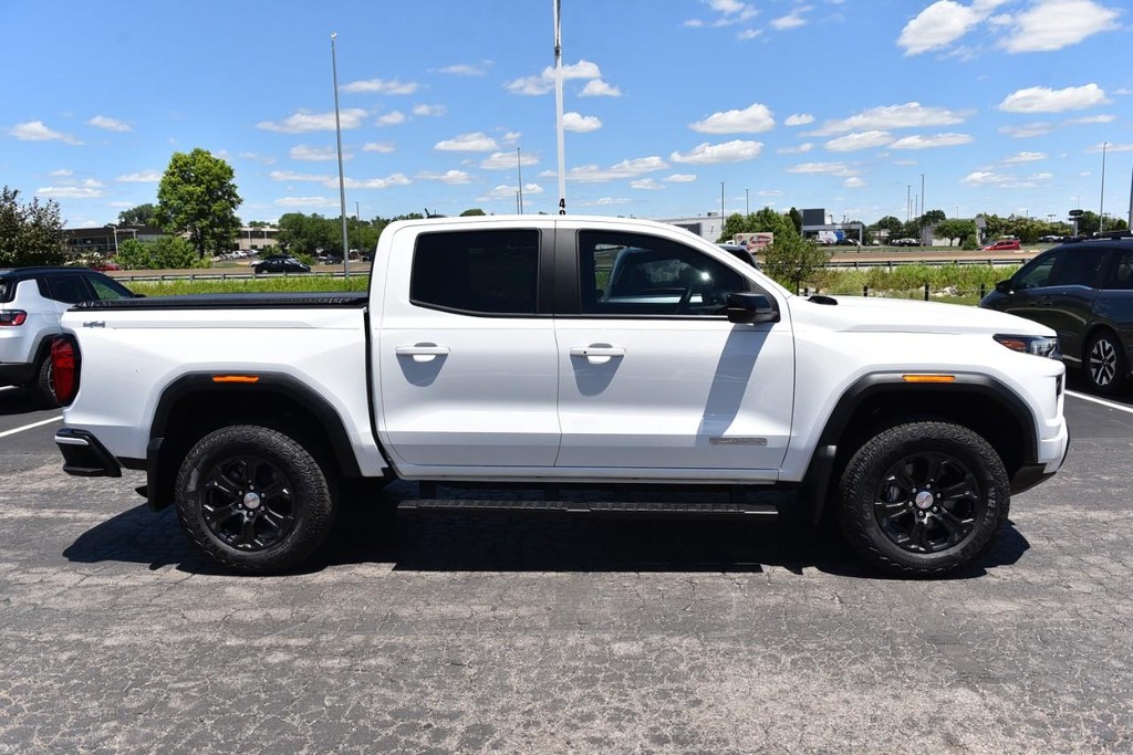 GMC Canyon Vehicle Full-screen Gallery Image 05
