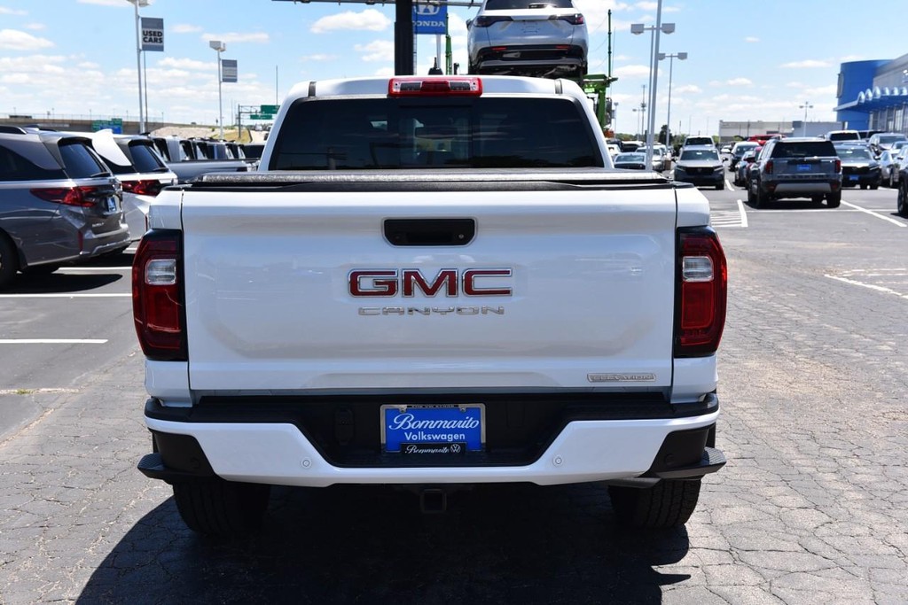 GMC Canyon Vehicle Full-screen Gallery Image 06