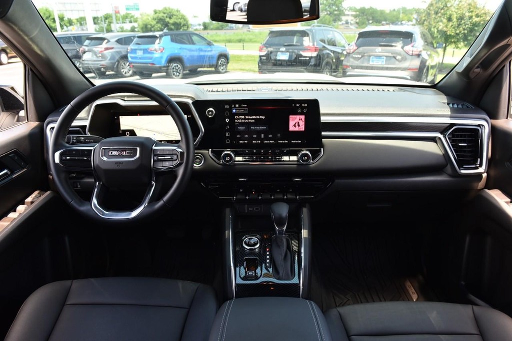 GMC Canyon Vehicle Full-screen Gallery Image 07