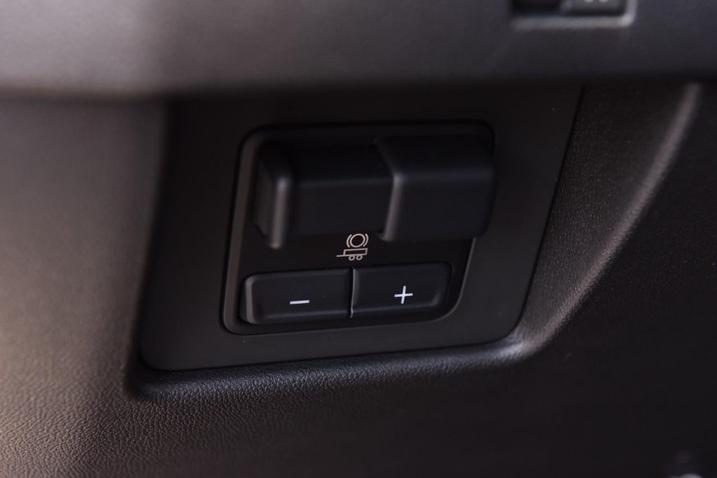 GMC Canyon Vehicle Full-screen Gallery Image 10