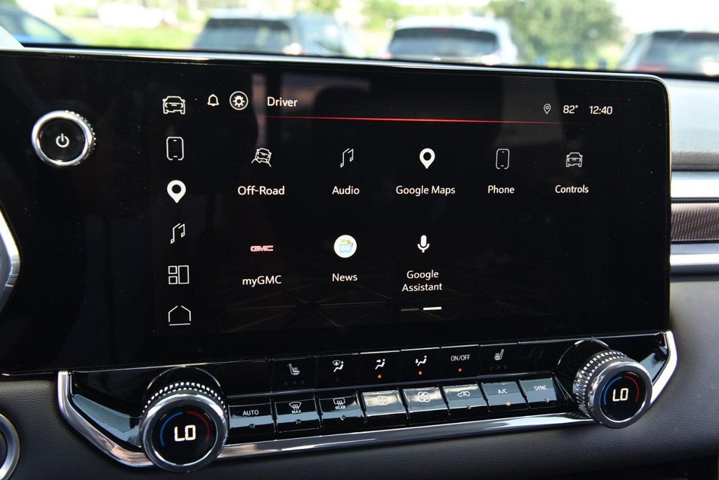 GMC Canyon Vehicle Full-screen Gallery Image 13