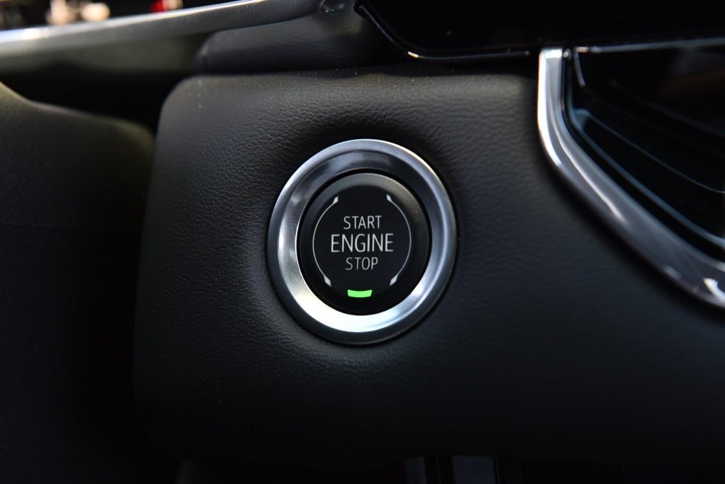 GMC Canyon Vehicle Full-screen Gallery Image 14