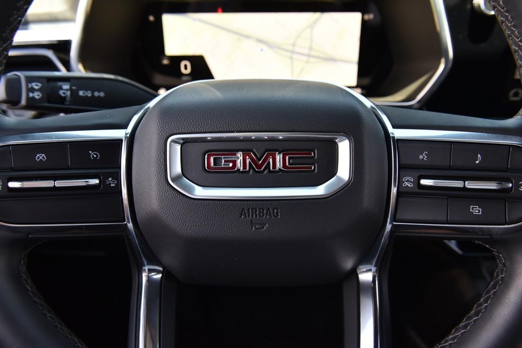 GMC Canyon Vehicle Full-screen Gallery Image 17