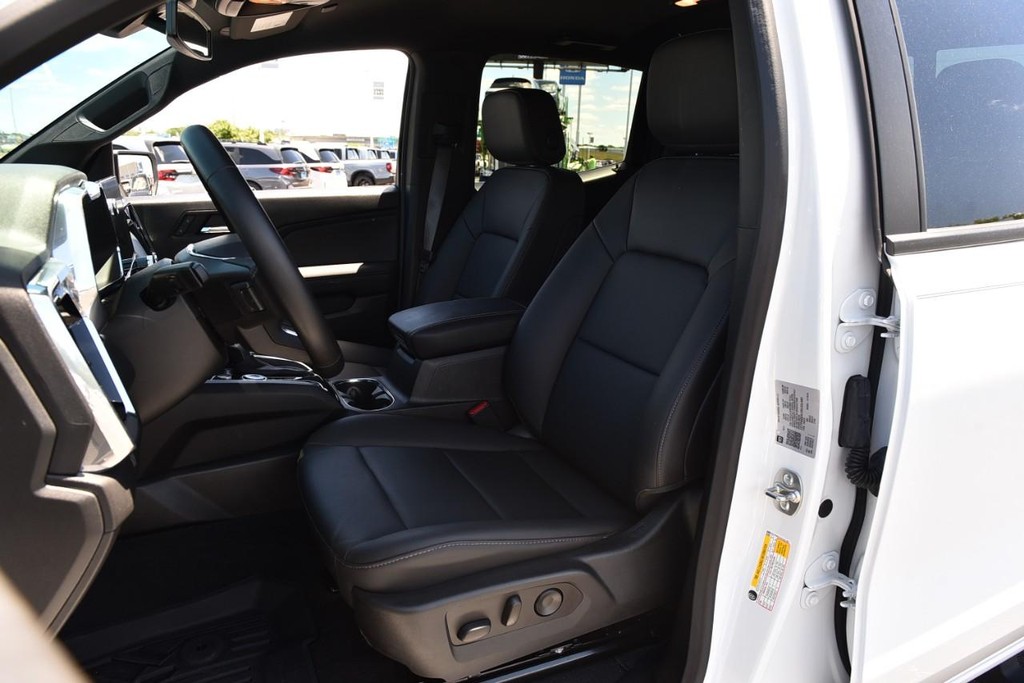 GMC Canyon Vehicle Full-screen Gallery Image 18
