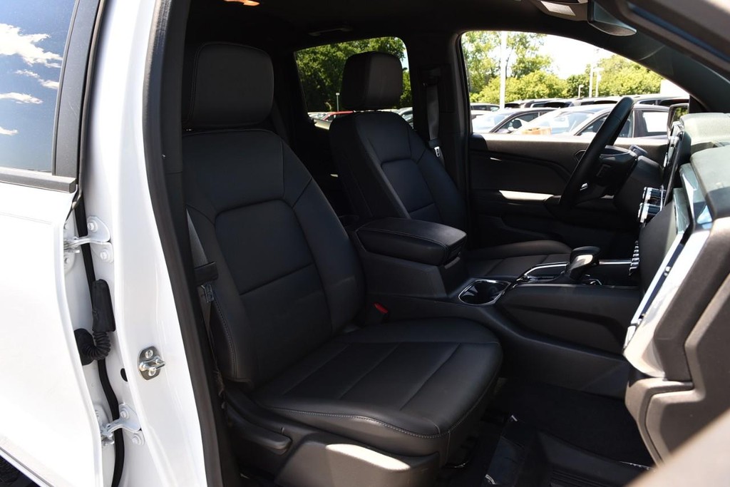 GMC Canyon Vehicle Full-screen Gallery Image 19