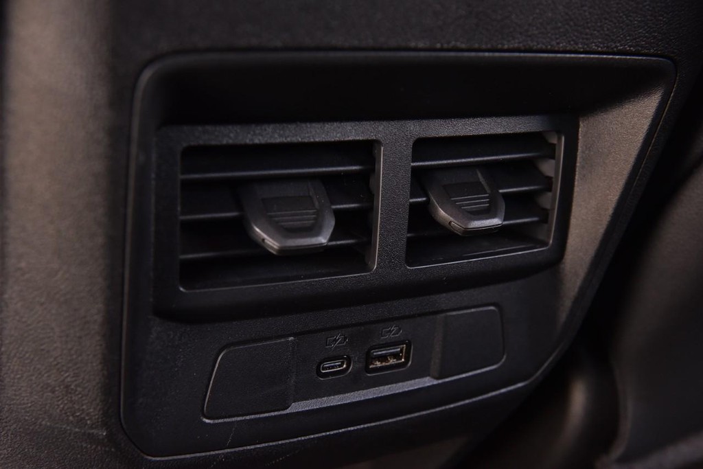 GMC Canyon Vehicle Full-screen Gallery Image 21