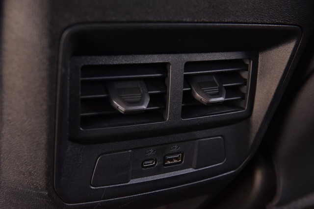 GMC Canyon Vehicle Image 21