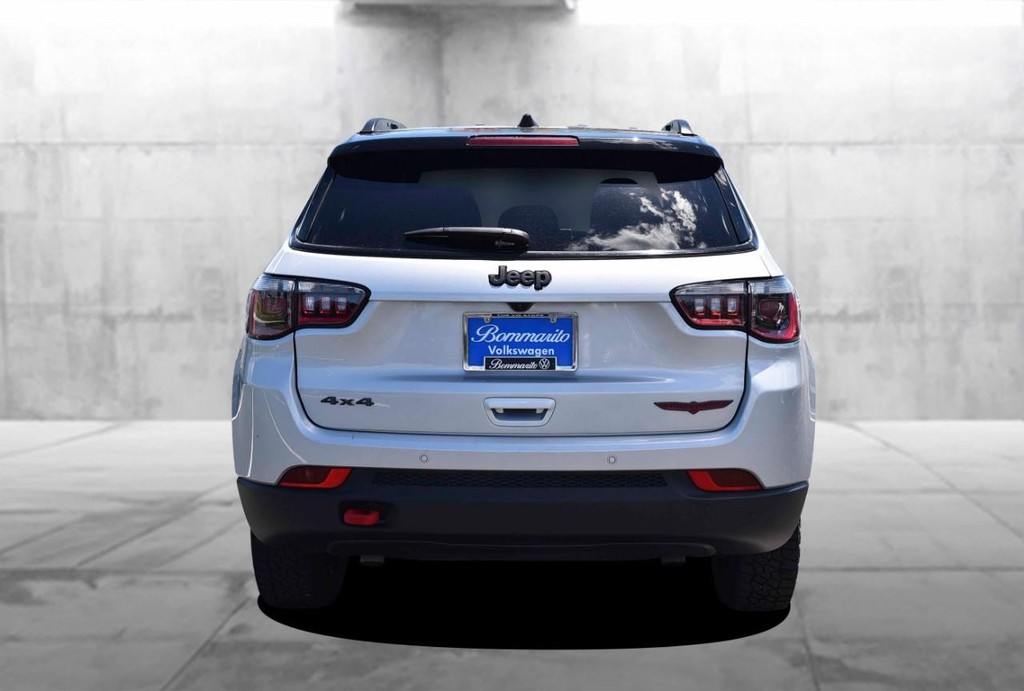 Jeep Compass Vehicle Full-screen Gallery Image 6