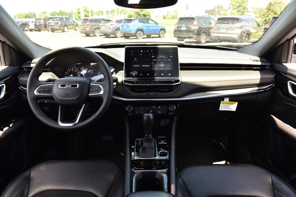 Jeep Compass Vehicle Full-screen Gallery Image 7
