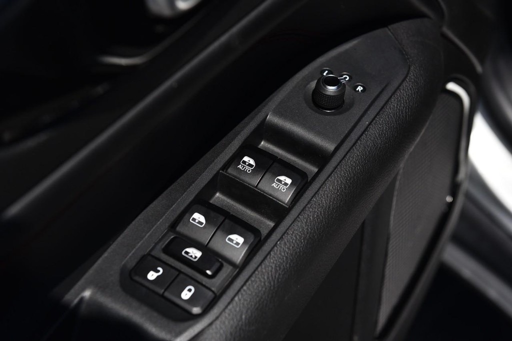 Jeep Compass Vehicle Full-screen Gallery Image 8