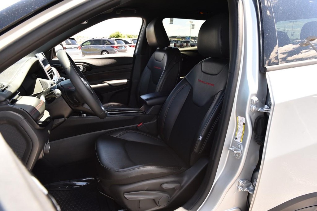 Jeep Compass Vehicle Full-screen Gallery Image 21