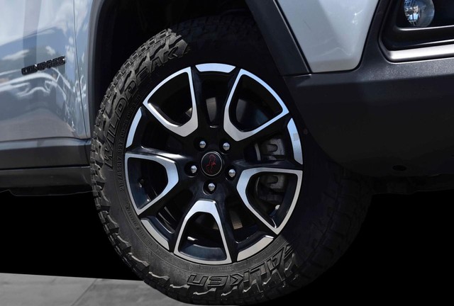 Jeep Compass Vehicle Image 03