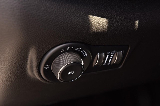Jeep Compass Vehicle Image 11