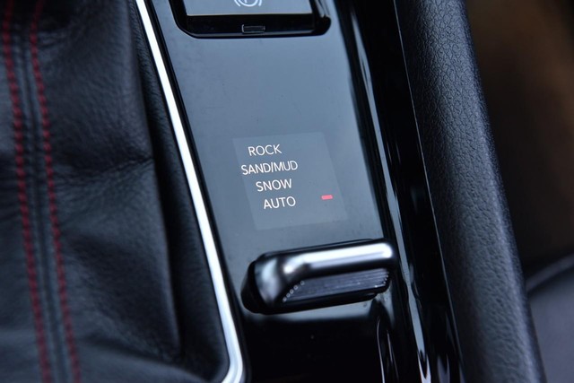Jeep Compass Vehicle Image 17
