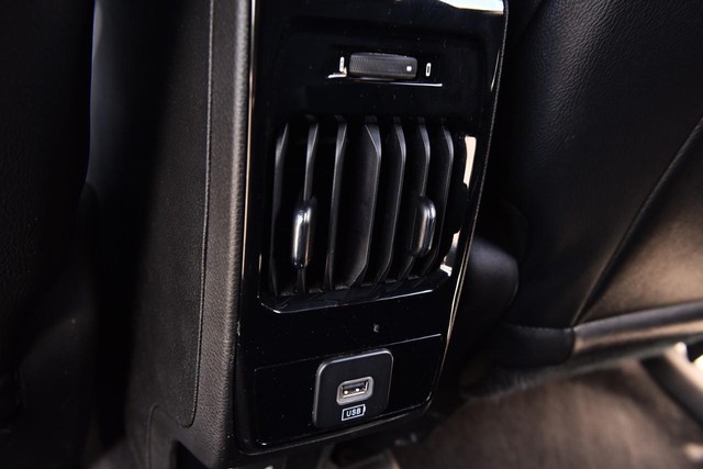 Jeep Compass Vehicle Image 24