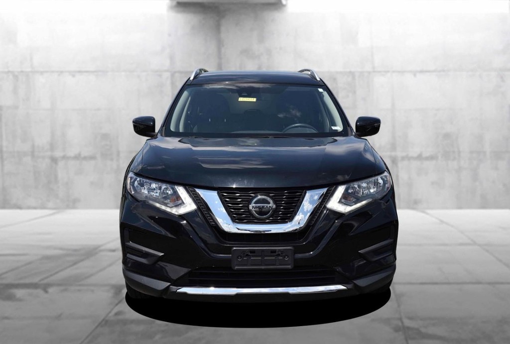 Nissan Rogue Vehicle Full-screen Gallery Image 04