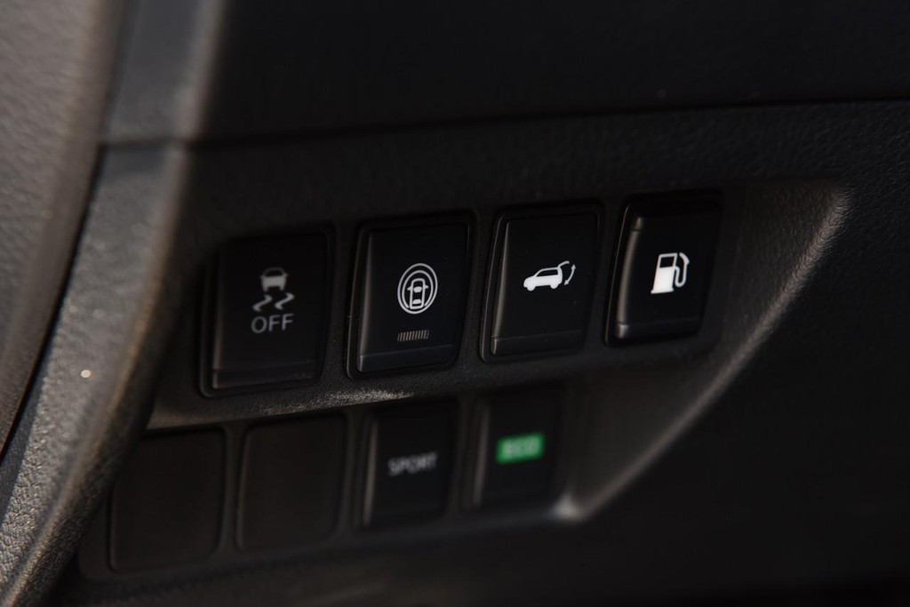Nissan Rogue Vehicle Full-screen Gallery Image 11