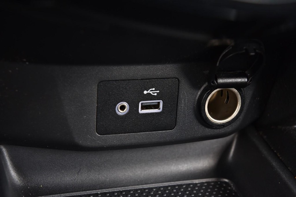 Nissan Rogue Vehicle Full-screen Gallery Image 16