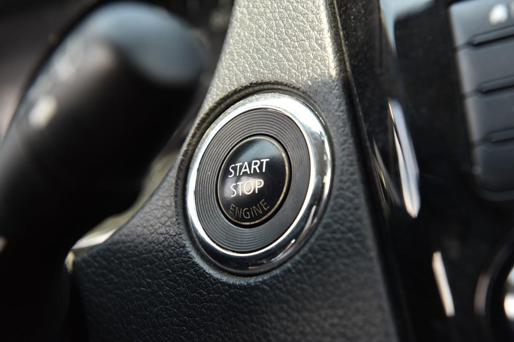 Nissan Rogue Vehicle Full-screen Gallery Image 18