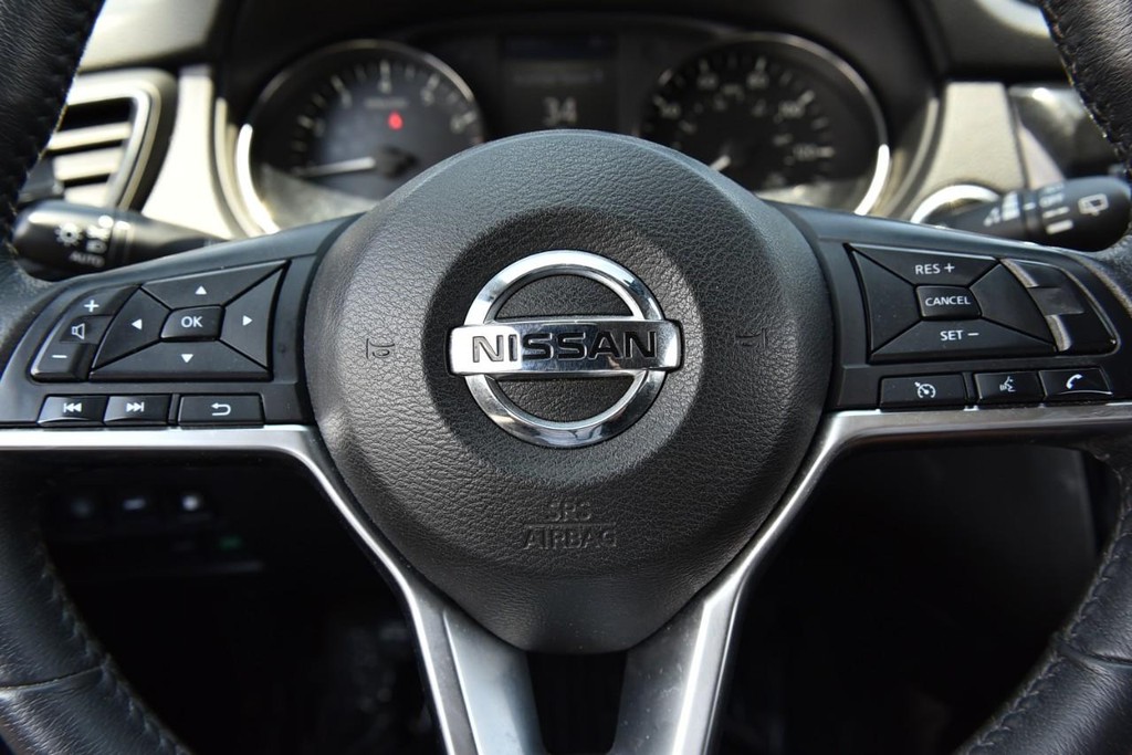 Nissan Rogue Vehicle Full-screen Gallery Image 19