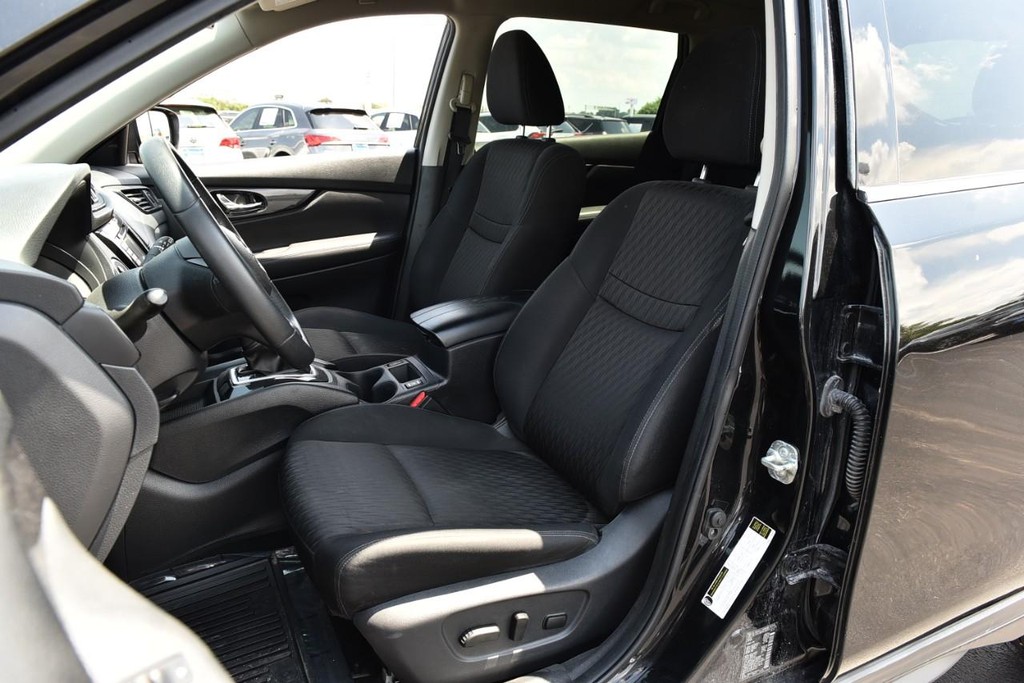 Nissan Rogue Vehicle Full-screen Gallery Image 20