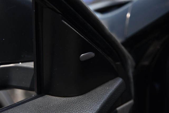 Nissan Rogue Vehicle Image 09
