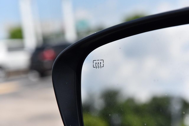 Nissan Rogue Vehicle Image 10