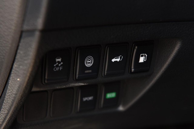 Nissan Rogue Vehicle Image 11