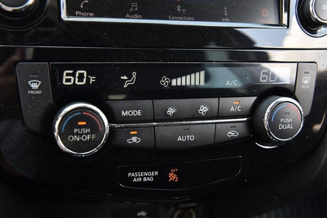 Nissan Rogue Vehicle Image 15