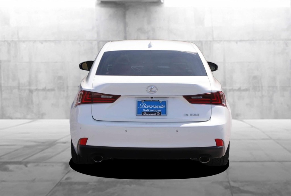 Lexus IS 350 Vehicle Full-screen Gallery Image 6