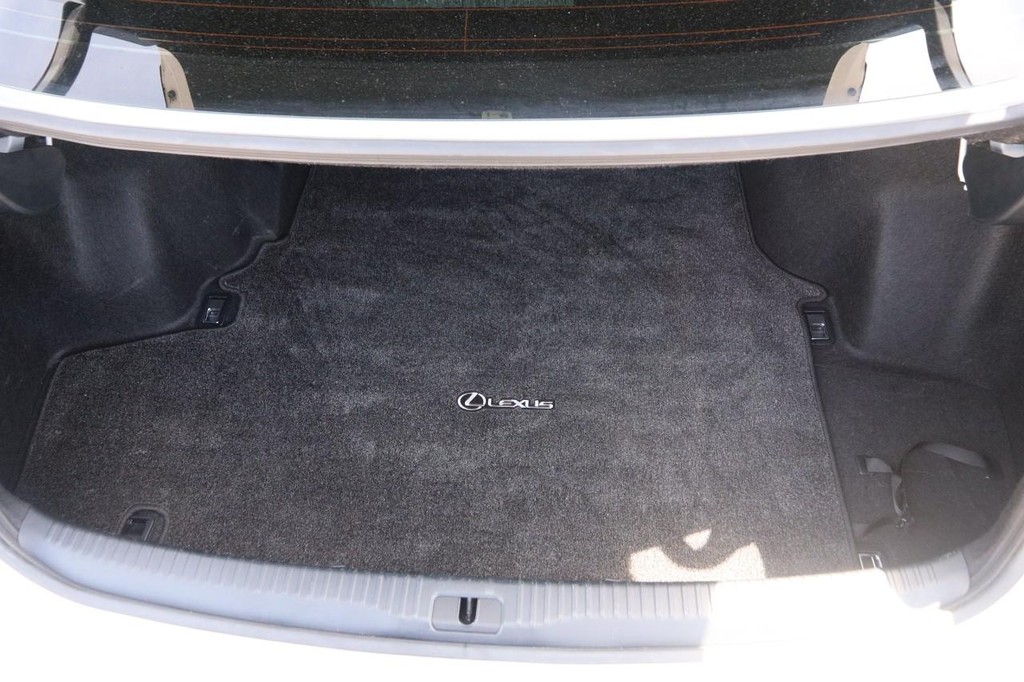 Lexus IS 350 Vehicle Full-screen Gallery Image 7