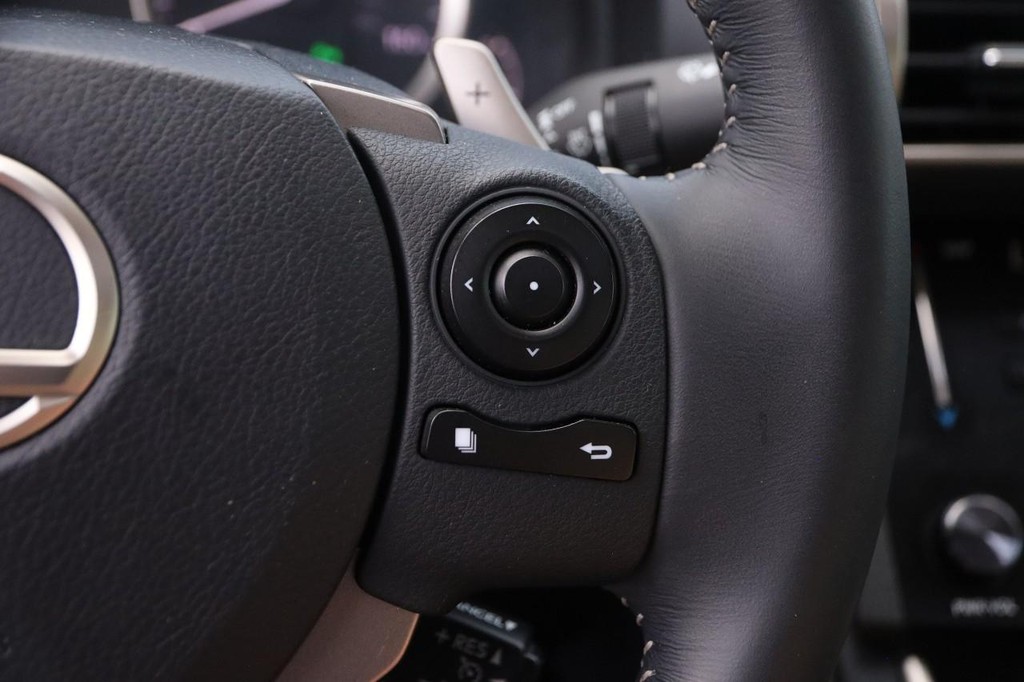 Lexus IS 350 Vehicle Full-screen Gallery Image 13