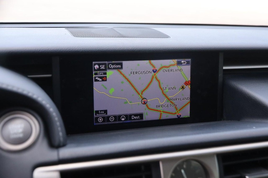 Lexus IS 350 Vehicle Full-screen Gallery Image 16