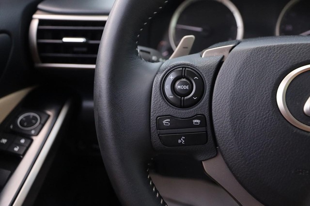 Lexus IS 350 Vehicle Image 12