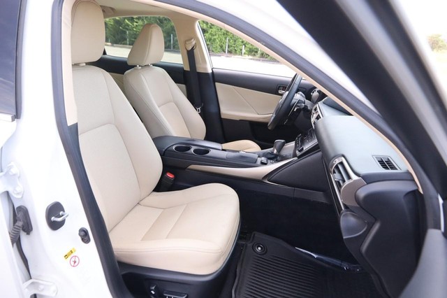 Lexus IS 350 Vehicle Image 28