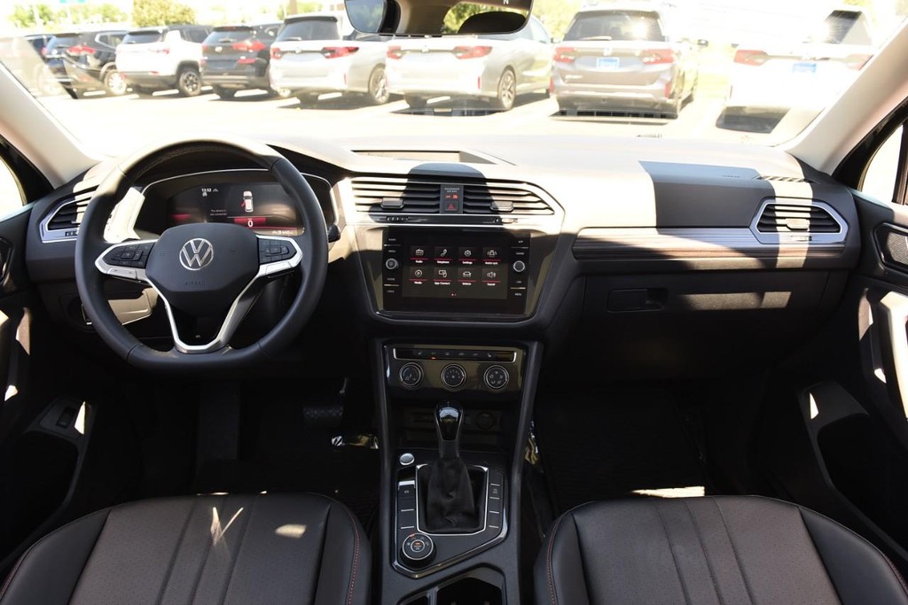 Volkswagen Tiguan Vehicle Full-screen Gallery Image 7
