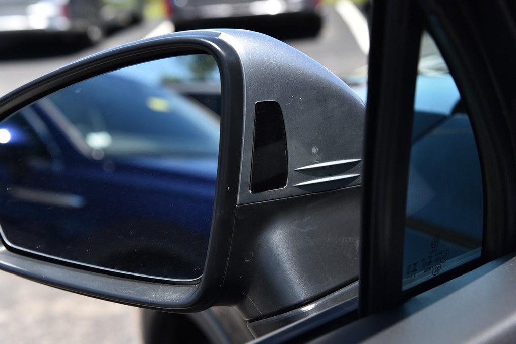 Volkswagen Tiguan Vehicle Full-screen Gallery Image 10