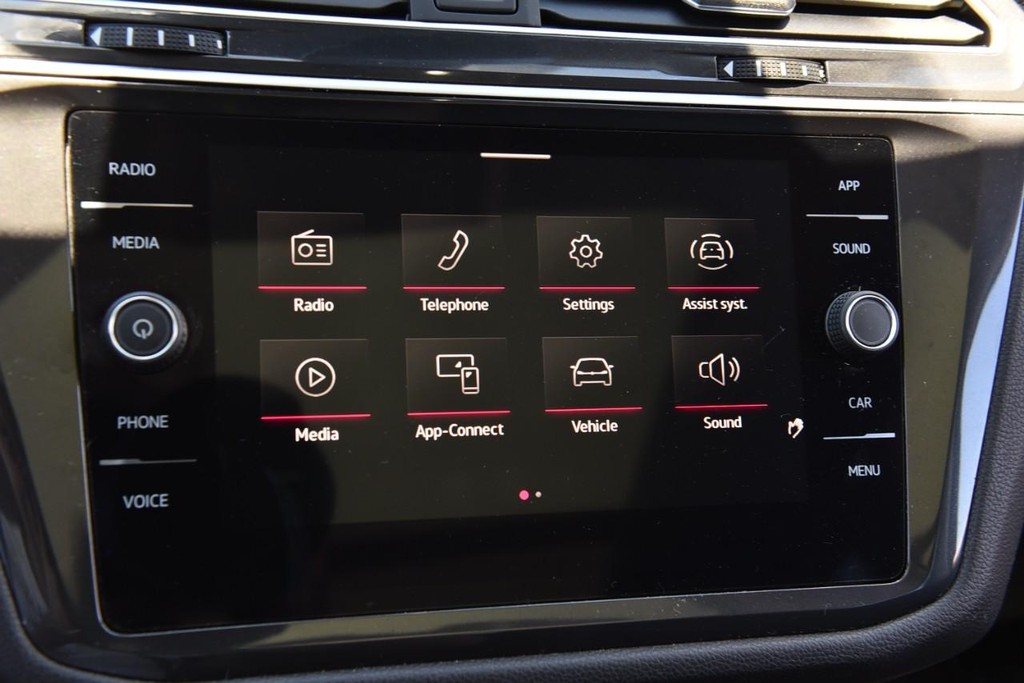 Volkswagen Tiguan Vehicle Full-screen Gallery Image 14