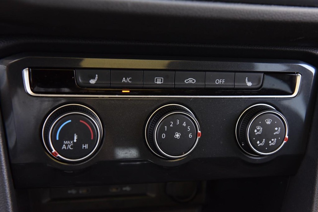 Volkswagen Tiguan Vehicle Full-screen Gallery Image 15