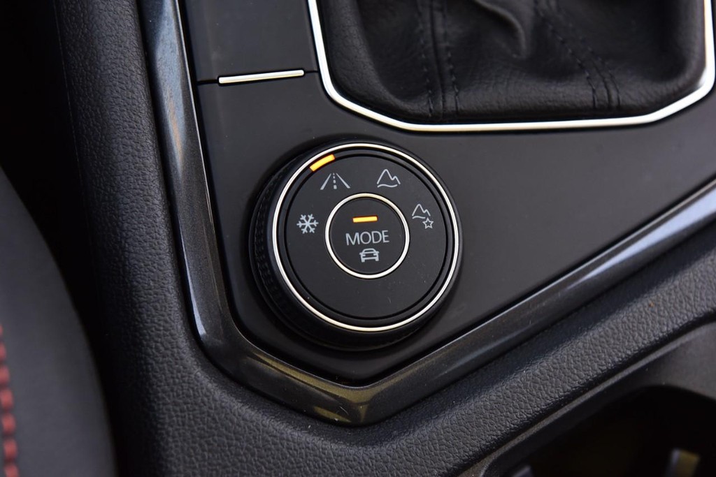 Volkswagen Tiguan Vehicle Full-screen Gallery Image 18