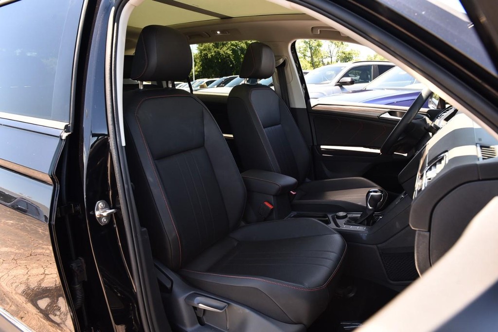 Volkswagen Tiguan Vehicle Full-screen Gallery Image 21
