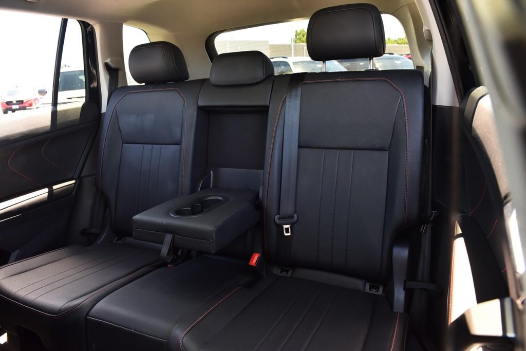 Volkswagen Tiguan Vehicle Full-screen Gallery Image 23