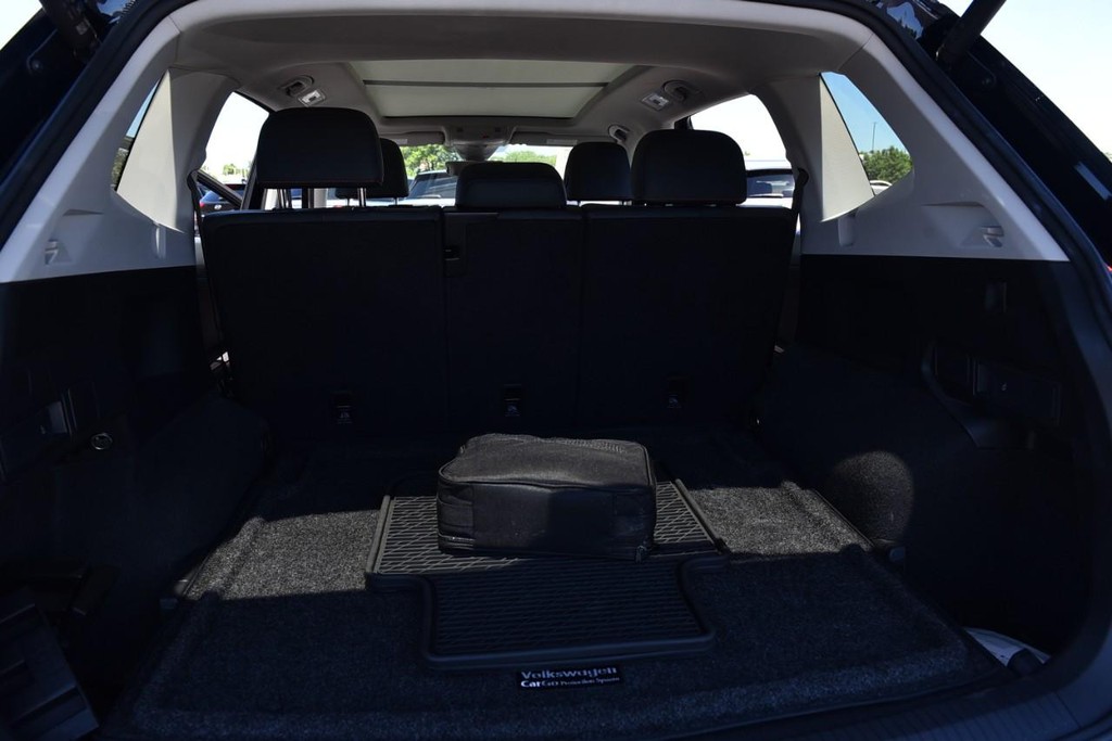 Volkswagen Tiguan Vehicle Full-screen Gallery Image 26