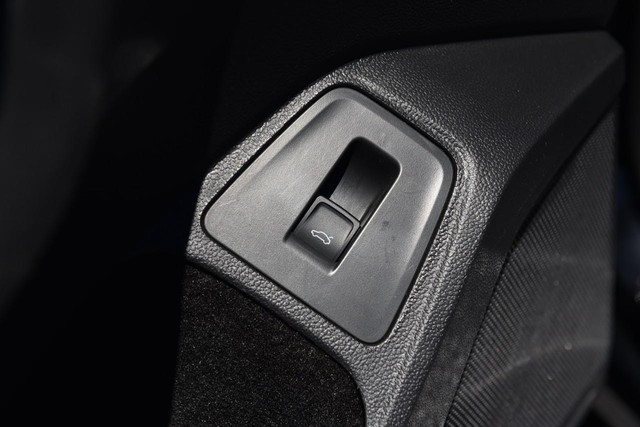 Volkswagen Tiguan Vehicle Image 09