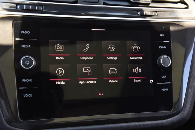 Volkswagen Tiguan Vehicle Image 14