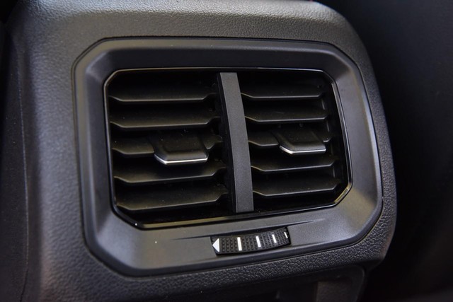 Volkswagen Tiguan Vehicle Image 24