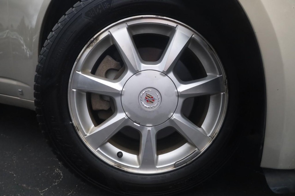 Cadillac CTS Vehicle Full-screen Gallery Image 02